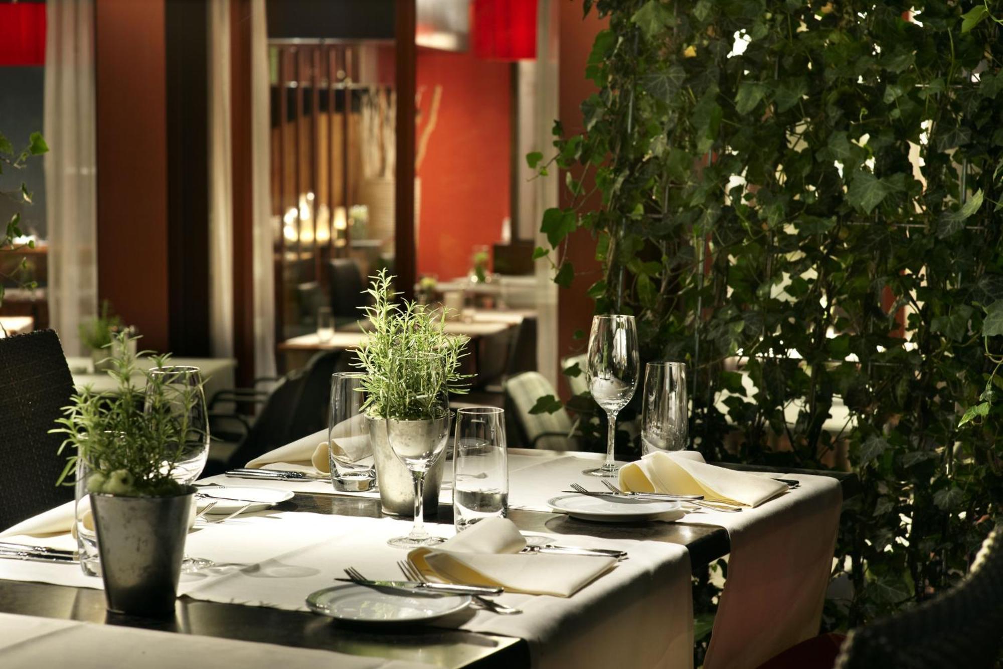 Ramada By Wyndham Baden Hotel Du Parc Esterno foto